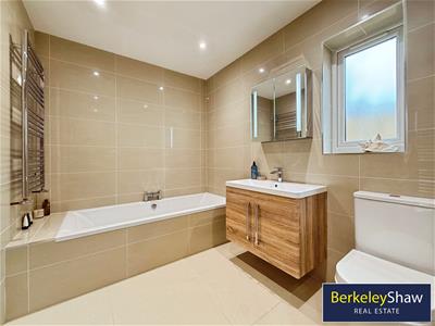Ensuite Bathroom 1